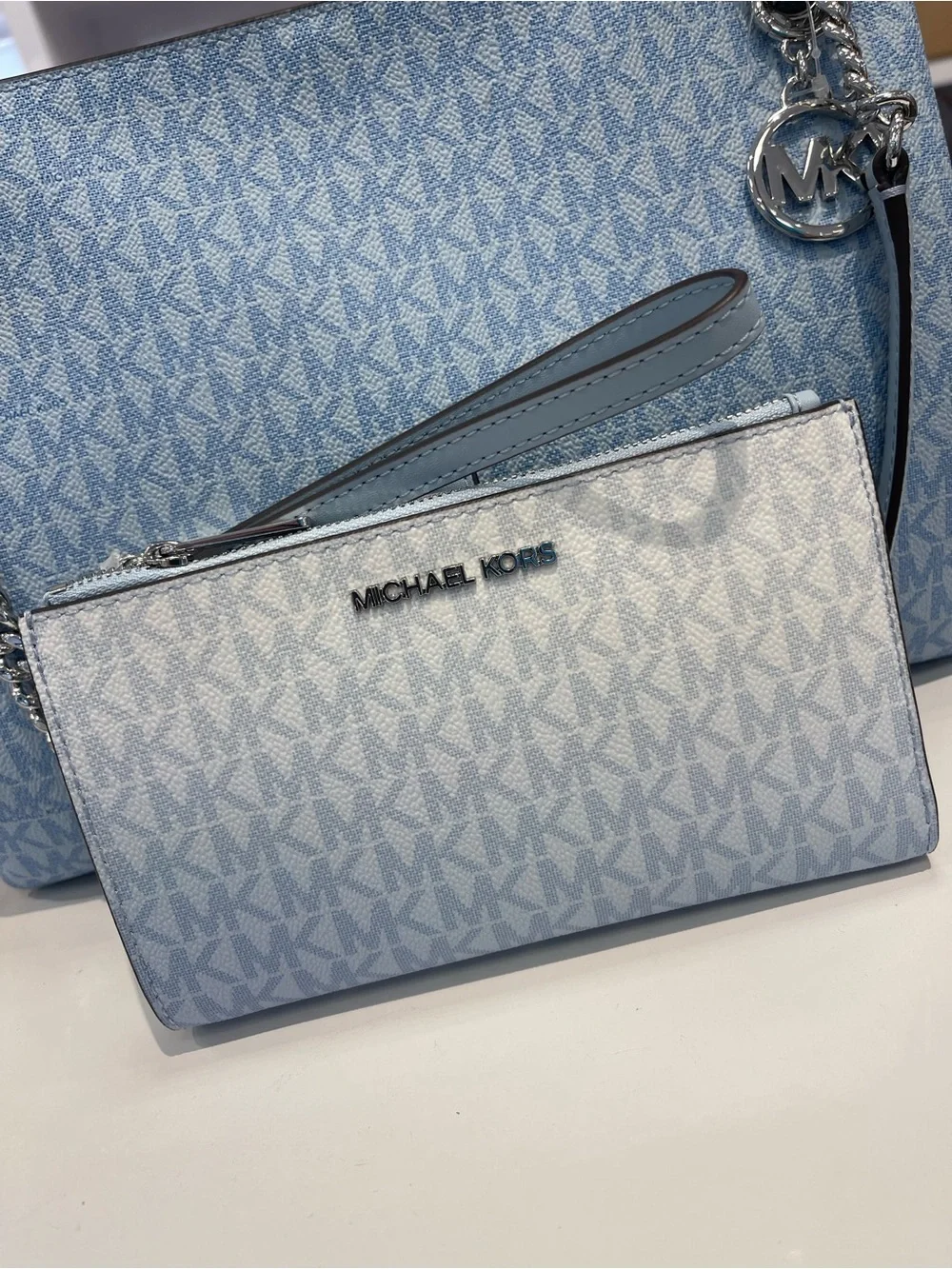 MICHAEL KORS Jet Set Large Double Zip Ombré Signature Logo Wristlet Phone Holder